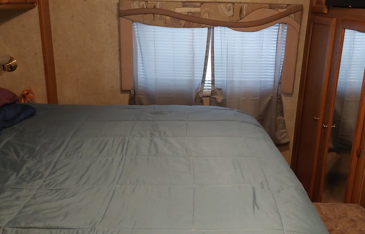 It's a good size queen plenty of space.