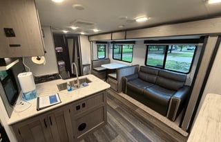 Delivery-Setup included | Sleeps 6 | Starlink WiFi