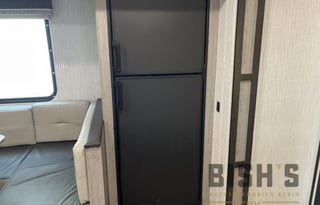 Modern Family & Pet Friendly North Trail Ultralite