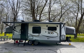 Beautiful Forest River 23FL, Sleeps 8, Open Layout