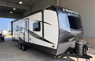2024 FOREST RIVER RV FLAGSTAFF CLASSIC 826KBS