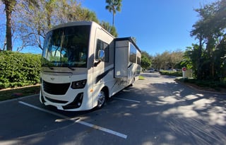 Amazing Couples Getaway w/Washer & Dryer