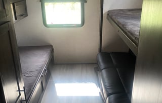 2021 CrossRoads RV Cruiser Aire CR33BHB