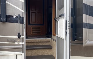 2010 Damon Challenger 371