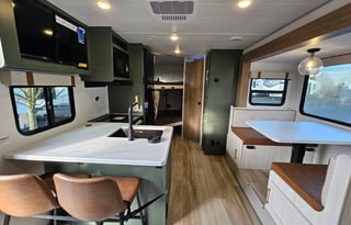 Modern Family RV|Sleeps 8| Bunks, Grill & Easy Tow