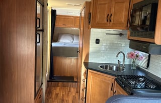 Fully loaded 2015 Thor Motor Coach Majestic