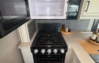 Rare King Bed | Auto Leveling | Easy to Drive