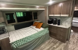 2023 Grand Design 3210BH Sleeps 7!