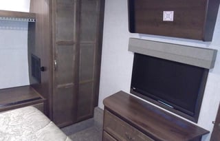 2019 Highland Ridge 427BHS Bunkhouse 5th Wheel