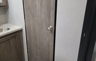 27 FT TOYHAULER WITH ELECTRIC FIREPLACE