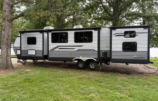 2024 Couchman - Perfect for Your Next Adventure!