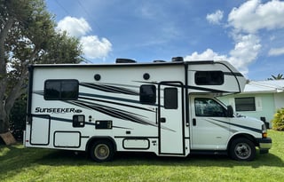 Adventure in Lulu the RV- 25 ft Sunseeker LE