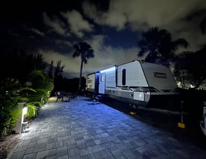 Dutchmen RV Coleman Lantern Series 300TQ