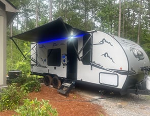 Forest River RV Cherokee Grey Wolf Black Label 22CEBL