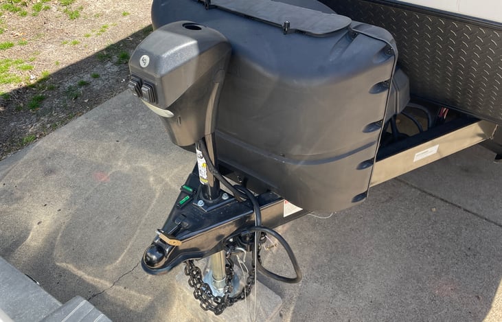 Electric jack, coupler, and propane tanks