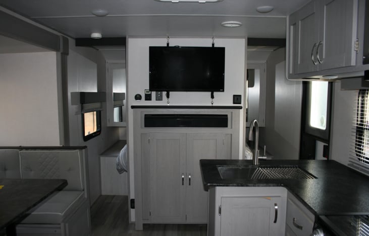 TV & Soundbar with Bluetooth