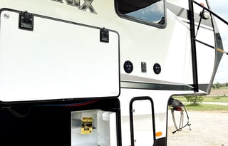 Phoenix Luxe Retreat – 2 Bedroom Family 5th Wheel