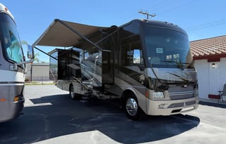 Winnebago:King Bed • FREE WiFi • Solar