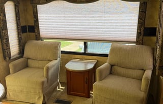 Cozy Family Camper | Sleeps 6 | Delivery Available