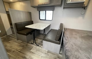 Dutchmen Coleman 17B Camper - Lightweight!