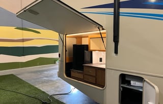 Winnebago Vista-King bed, Bunks - w/Onboard WIFI