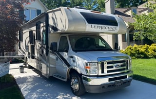 Family Fun-mobile -2021 Coachmen Leprechaun 319MB