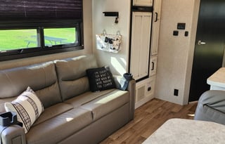 Sleeps 8 with Queen, Bunkbeds, Shower, Kitchen+