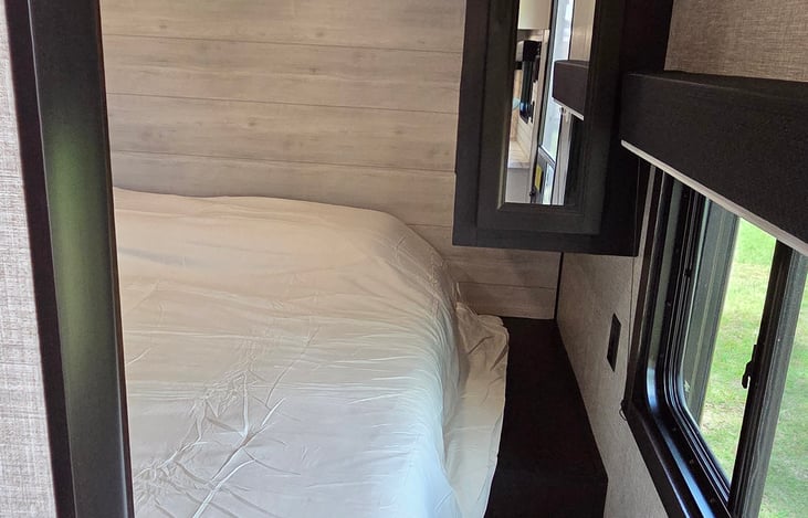 Front bedroom (different angle)