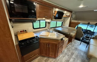 Family Road Trip RV | Sleeps 10 & Pet Friendly