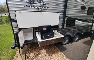Adventure-Ready Family Camper/Sleeps 7/2021 Jayco