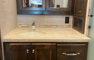 RV Sleeps 8 with 2 Bunks - Unlimted Generator Use