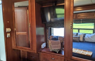 38ft Fleetwood Pace Arrow - Now this is "Glamping!" Beautiful Motorhome!