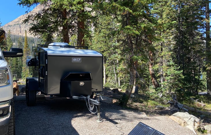 You can add on our solar panel with which you can charge your battery if you want to go to a campsite that does not have electricity. Please note that the heater and A/C CANNOT be run on solar.