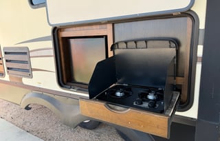 LARGE FAMILY CAMPER WITH PRIVATE QUEEN BEDROOM