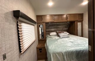 Traveler – Compact Comfort for Your Next Adventure