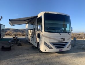 Thor Motor Coach Hurricane 29M