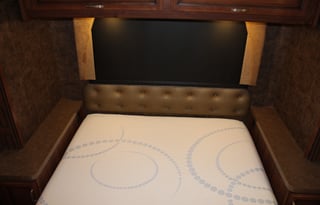 Pet friendly with TWO BATHROOMS!  Whaaaaat?