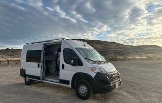 2023 Vast Overland **OFF GRID** SEATS/SLEEPS 4