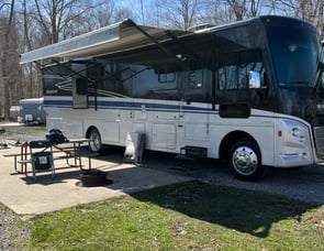 Winnebago Adventurer 35F