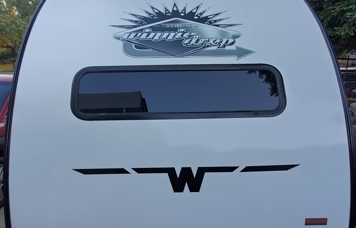 Tinted windows all the way around.