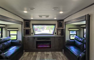 Freedom Wanderer: Your Luxury 5th Wheel Awaits!