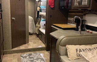 Unlimited Miles! Sleeps 12 - Bunk House  -5 TVs!