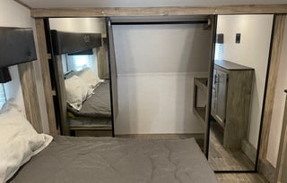2021 ForestRiver RV Cherokee Arctic Wolf Suite3770