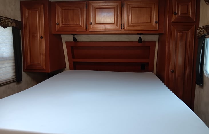 Huge, queen sized bed with memory foam mattress and beautiful wood cabinetry.