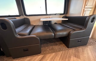 2022 Holiday Rambler Vacationer 35K