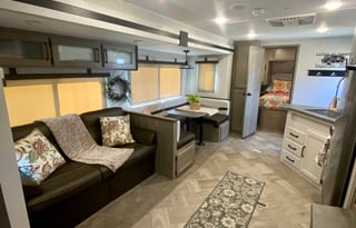 2021 Palomino Puma 28DBFQ