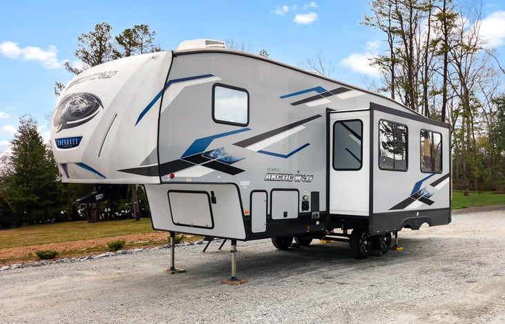 This impressive Cherokee Arctic Wolf 287BH Limited is spacious and loaded with comfortable features. Sleeps up to 10. Two bedrooms with separate bunkroom. Outdoor kitchen, solar and much more.