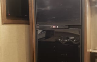 2018 Thor Motor Coach Outlaw 29J (low-miles)