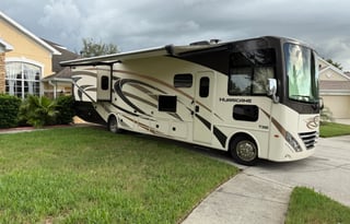 Sunshine Cruiser – All Inclusive Resort on Wheels