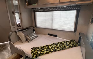 2023 Thor Motor Coach Quantum LC22